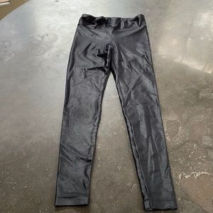 XS Koral, black shiny leggings
